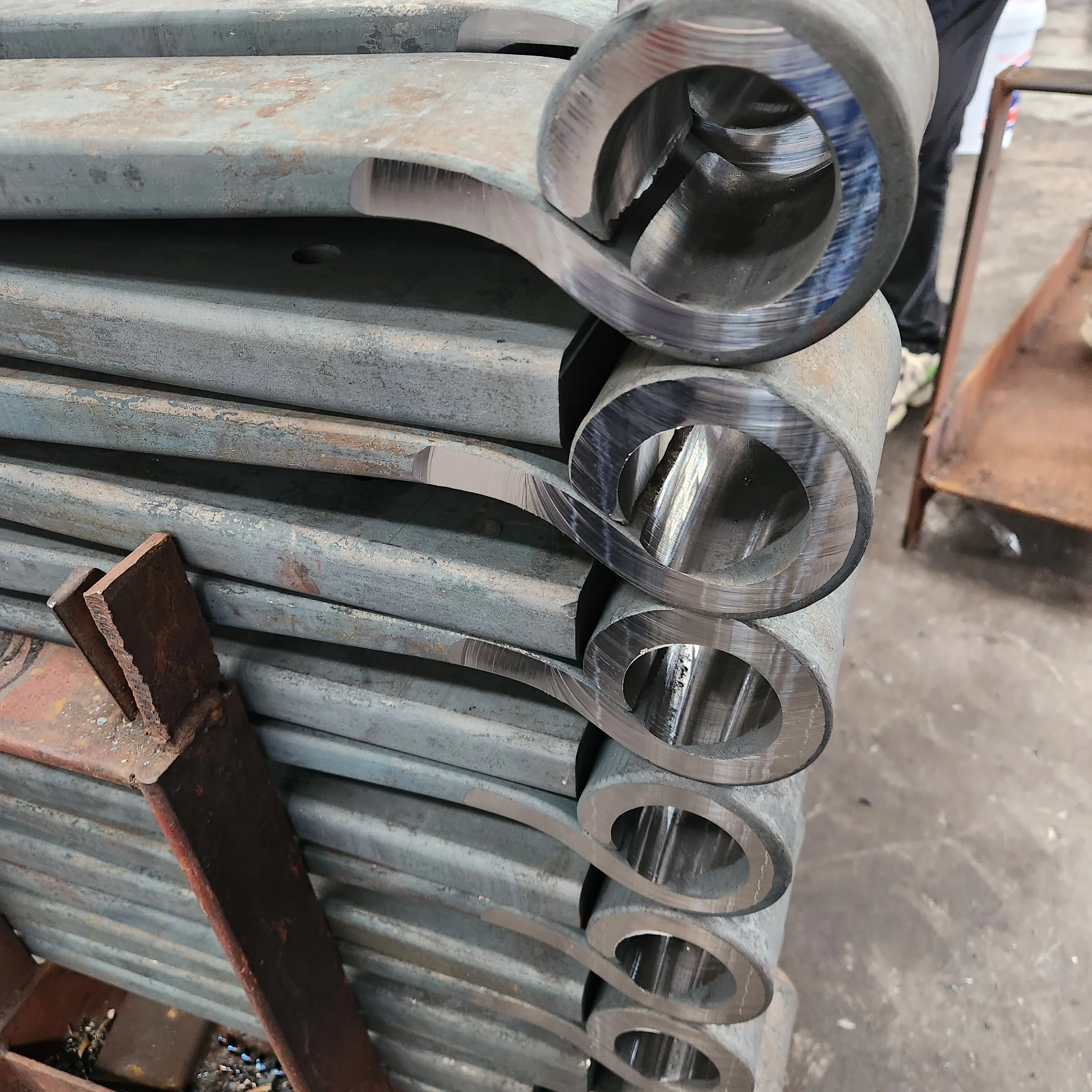 Air link suspension part no. 1421060-RH in 52CrMoV4 for Scania