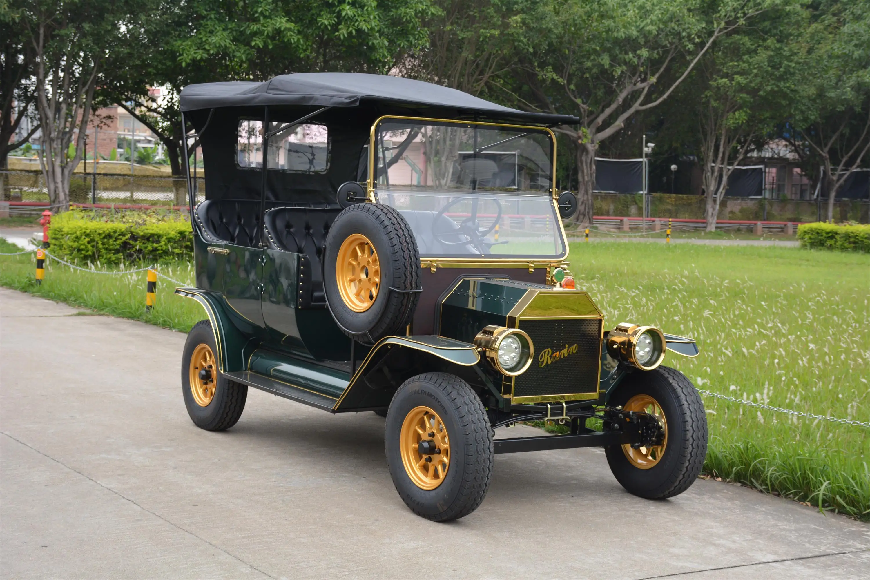 China supplier low price 5 seats electric classic car sightseeing bus