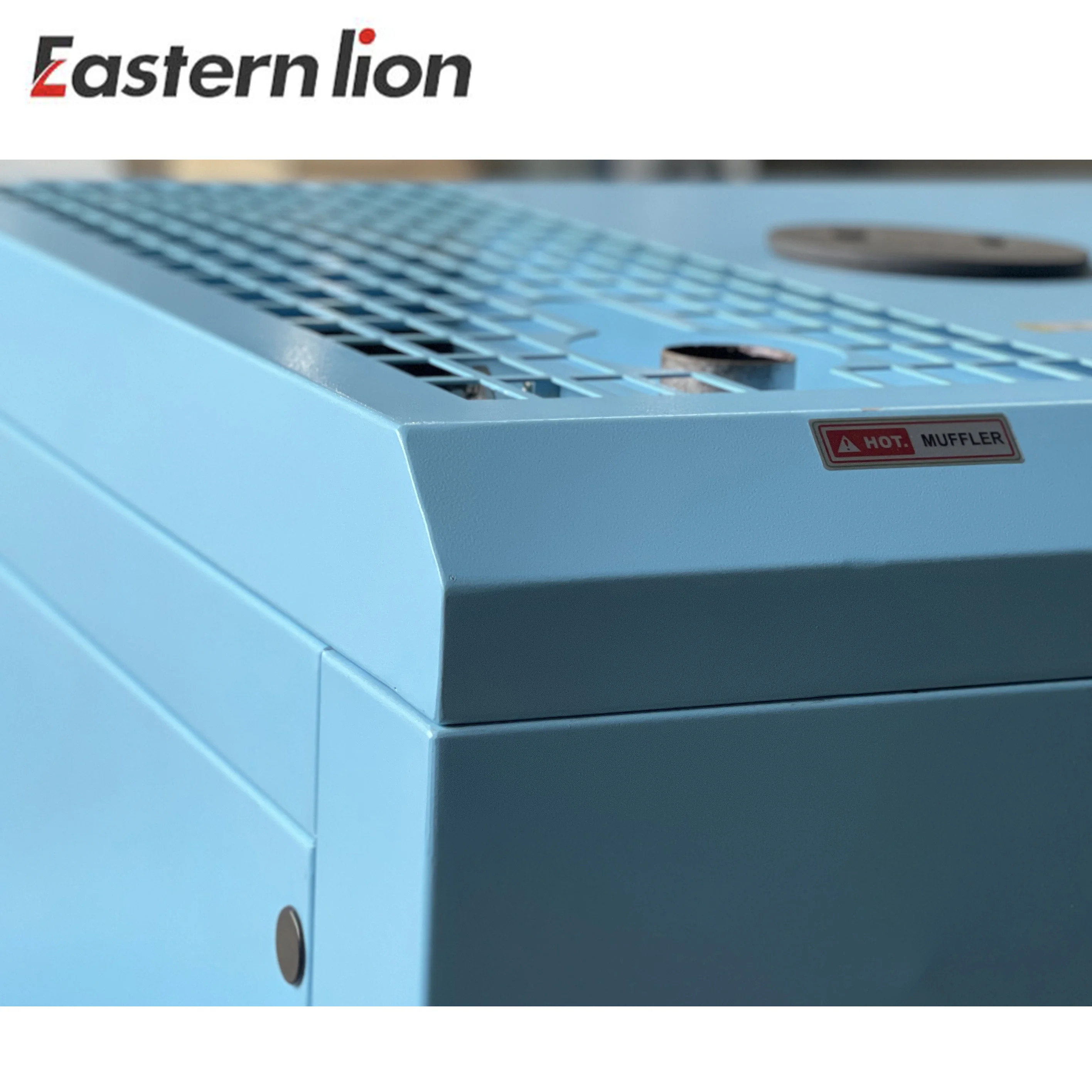 Powered by Yuchai 400kw 450kw New Design brushless dynamo water cooled silent 750kw 750kva diesel generator price factory