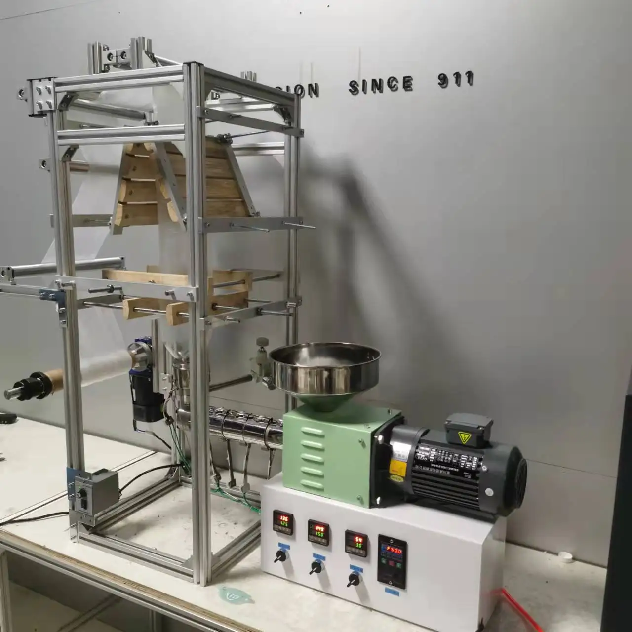 small PE film blown  machine desktop laboratory PE  AG  machine plastic film blowing EXTRUDER