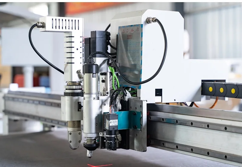High Efficiency CNC Oscillating Knife Cutting Machine Automatic Leather PU Cutter Fabric Cloth Cutting Machine