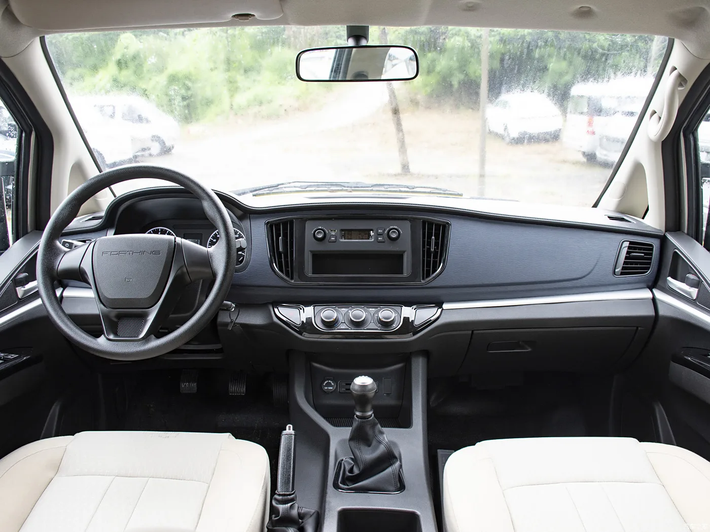 Dongfeng forthing Lingzhi mpv 2023 M5L Basic edition 4 door 5 seat large MPV car 5-speed manual new car made in china