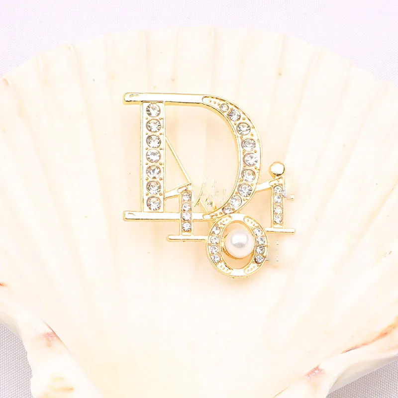 Wholesale Price Women Luxury Letter CC Brooch Famous Brand Designer CC Brooches And Pins Pins