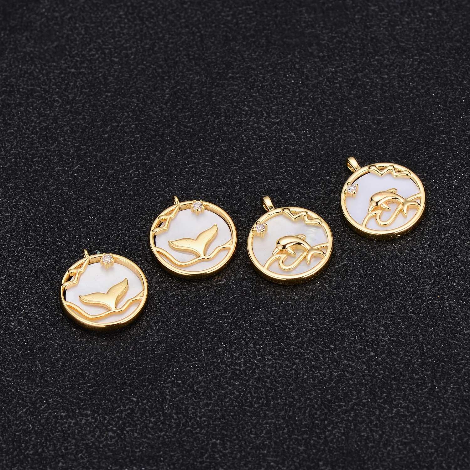 2021 New Fashion Brass Jewelry 14K Gold Plated Mother of Pearl Charms Dolphin shape Fish Tail Round Pendant