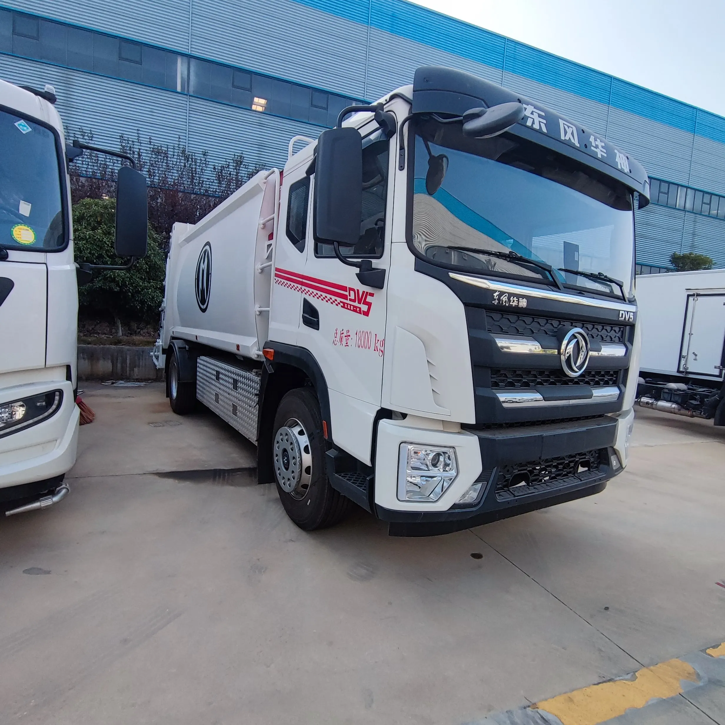 CLW Mobile Garbage Compression Station Electric Compressed Rubbish Truck Automatic Waste Disposal Truck