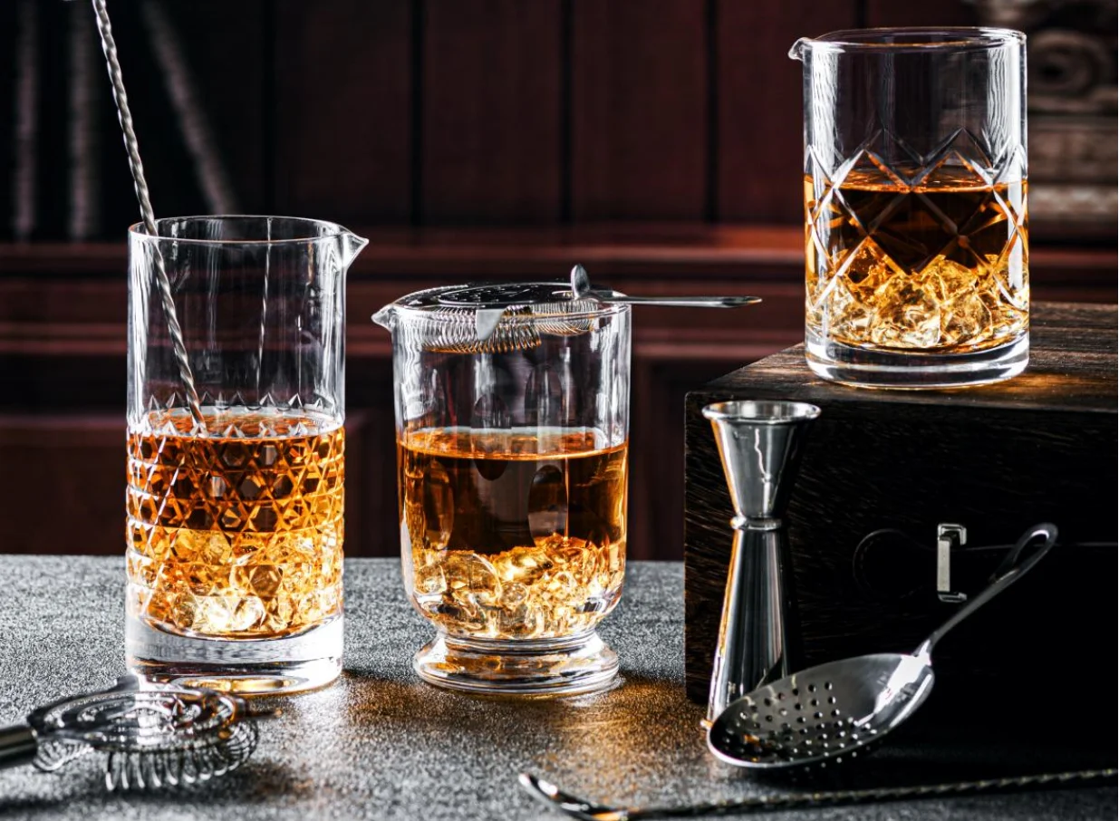 Diamond Thick Sturdy Glass Cut Cocktail Mixing Glass Beaker for Bar Mixing Set