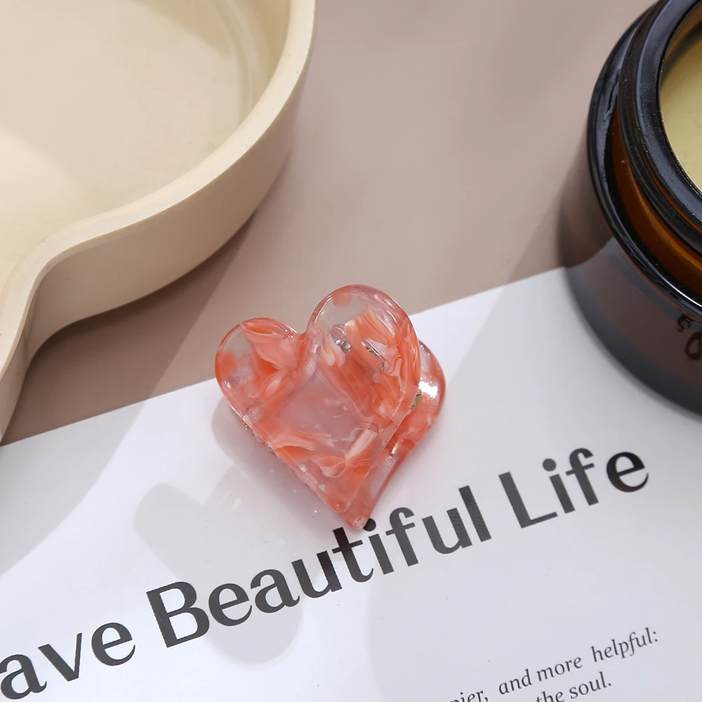 QIYI Wholesale Cheap Price New Design Mini Hair Claws Women Cute Heart Acetate Clear Hair Styling Claw for Girls