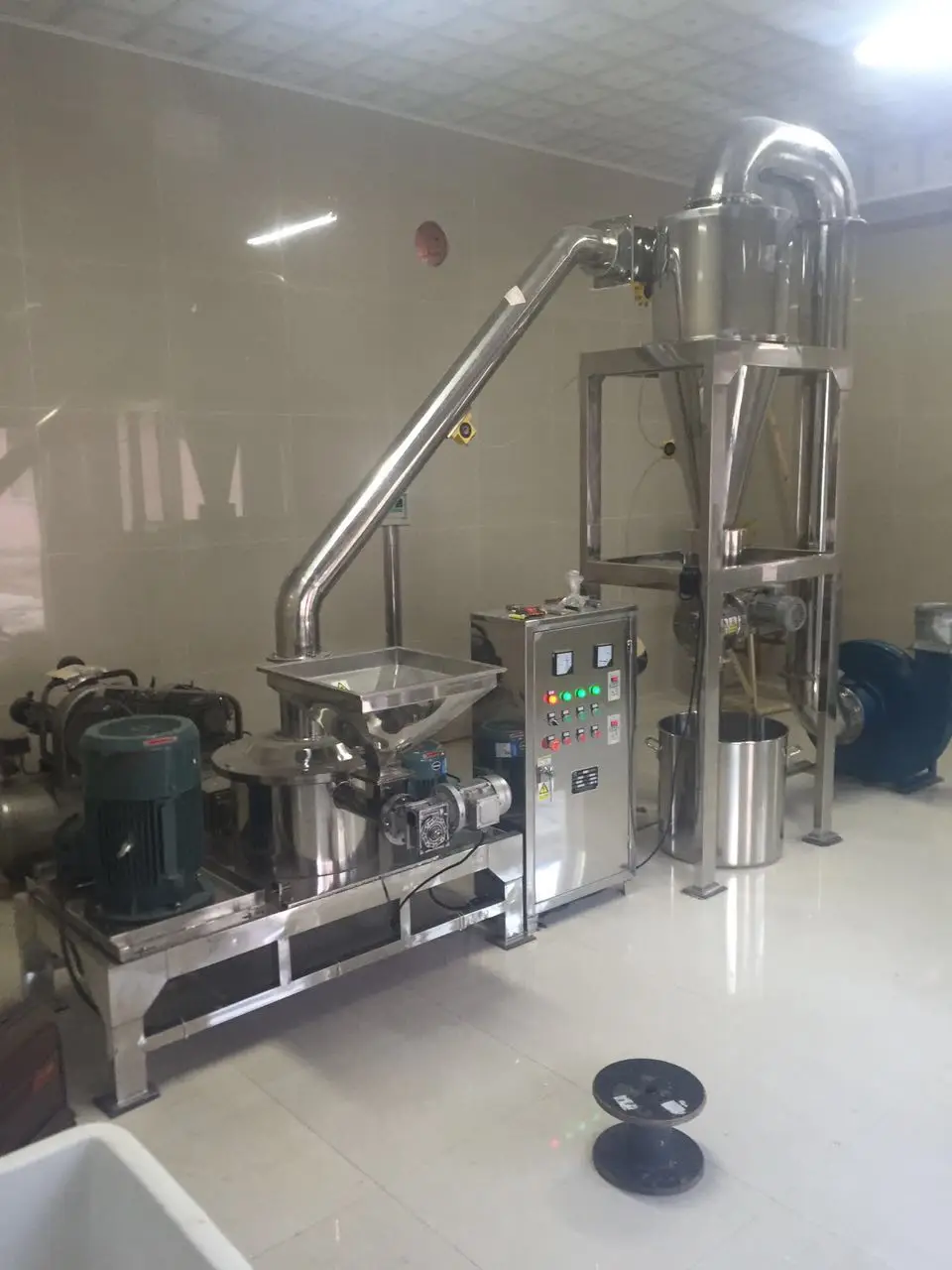 Industrial dry pepper moringa leaves powder mills grinder spice powder produce machine