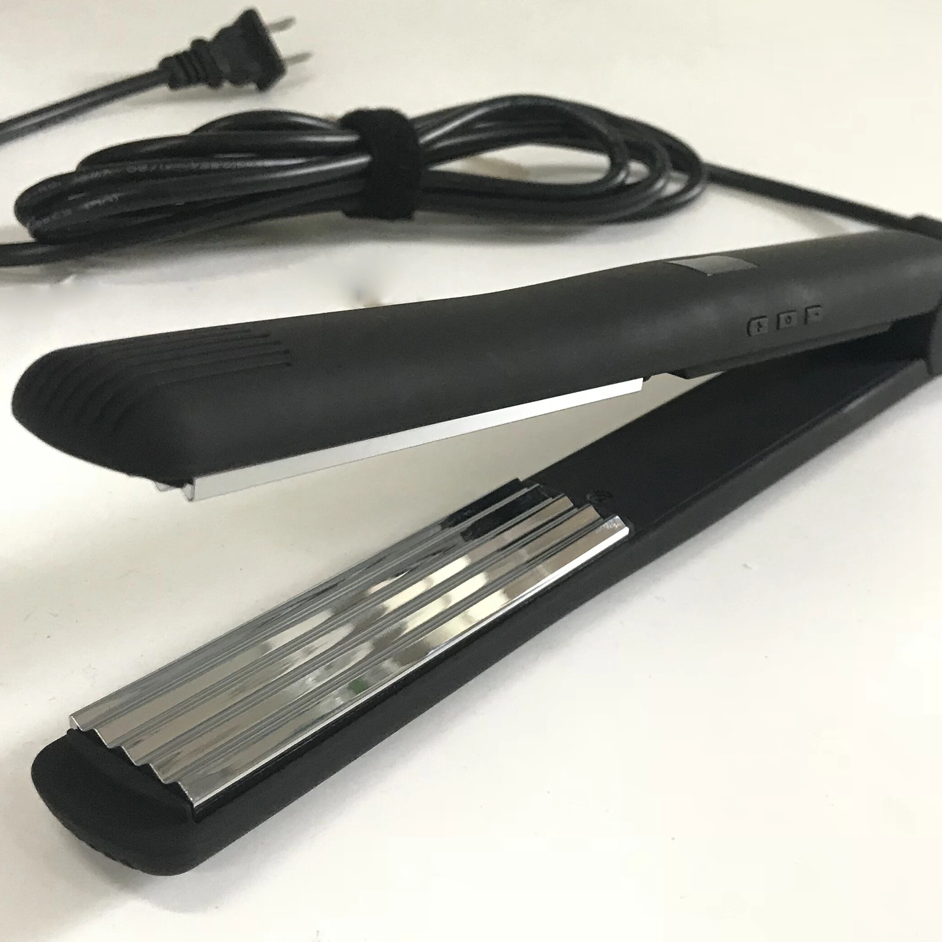 New Fashion LCD Display 2 in 1 Hair Straightener and Curler with Lock Zigzag Lace Professional Hair irons