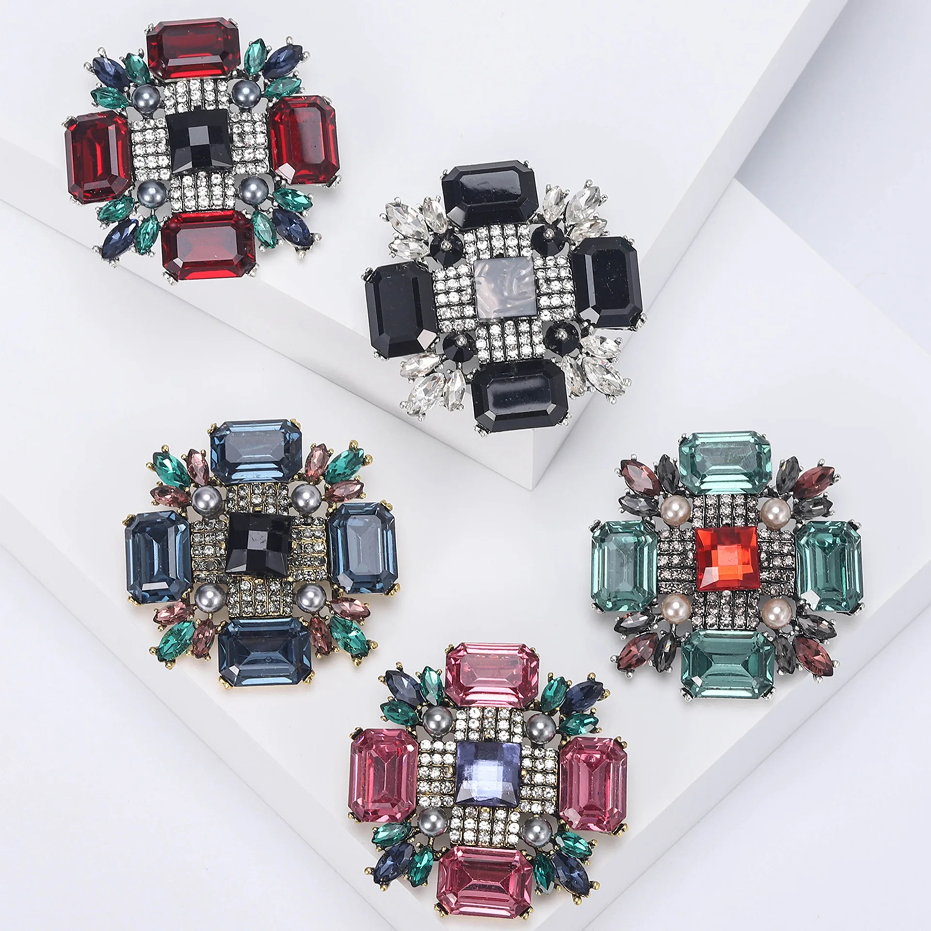 Exquisite Luxury Cross Flower Pearl Brooch Rhinestone Geometric Metal Vintage Dress Pins for Wedding Party Gift Jewelry Women