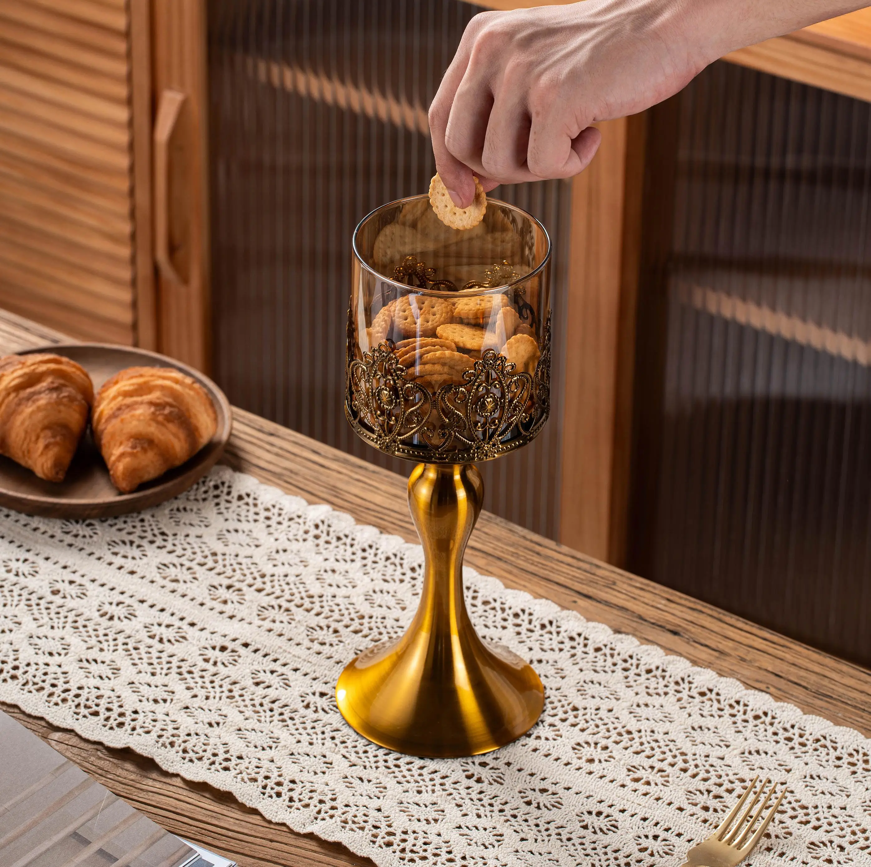 Wholesale Living Room Coffee Table and Kitchen Household Glass Food Prep Container And Decorative  Gold Bronze Candy Jar