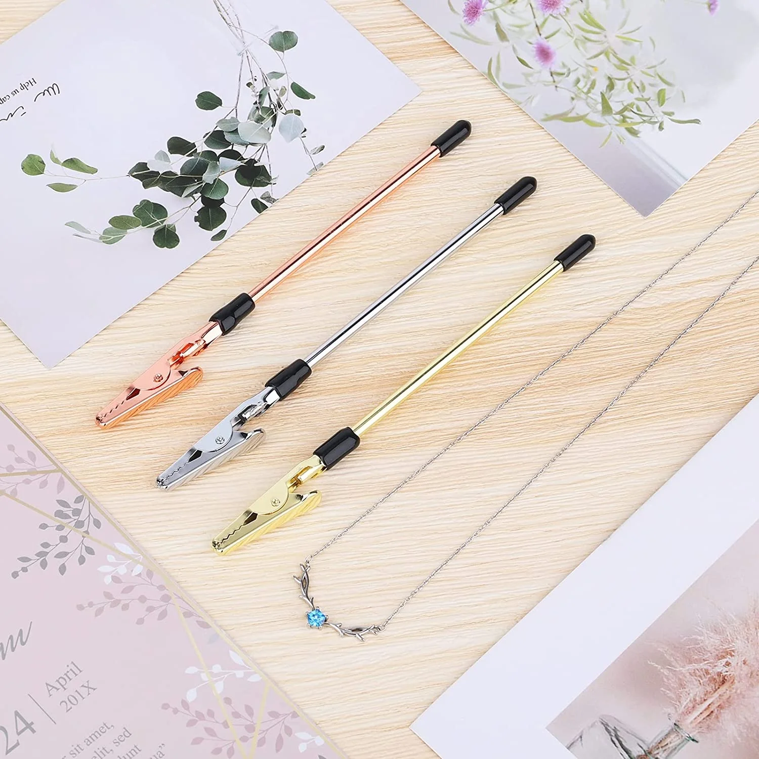 YS1232 Alligator Place Paper Nam Card Holder Photo Note Stand Memo Clips Bracelet Tool Necklace Jewelry Helper