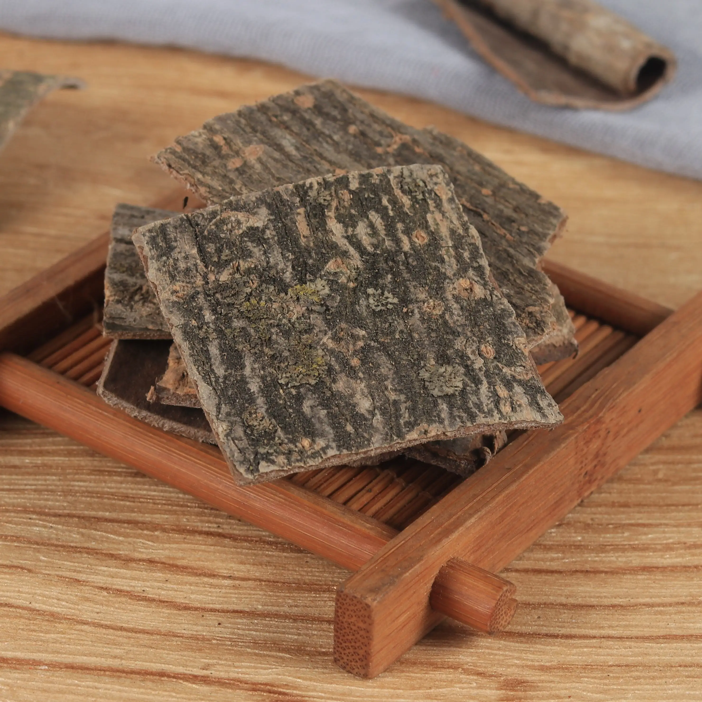 Wholesale Factory High Quality Popular Chinese Herb Tree Bark Chinese Medicine Dried Eucommia Ulmoides