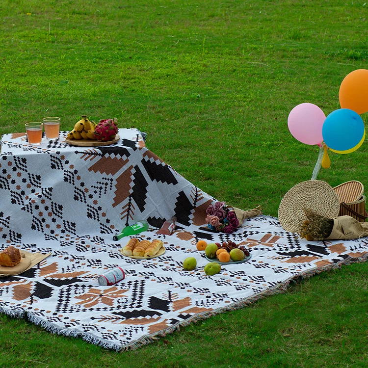 Outdoor Portable Hot Sale Outdoor Blanket Beach Bbq Customized Picnic Blanket Padded Recycled Picnic camping  Blanket mat
