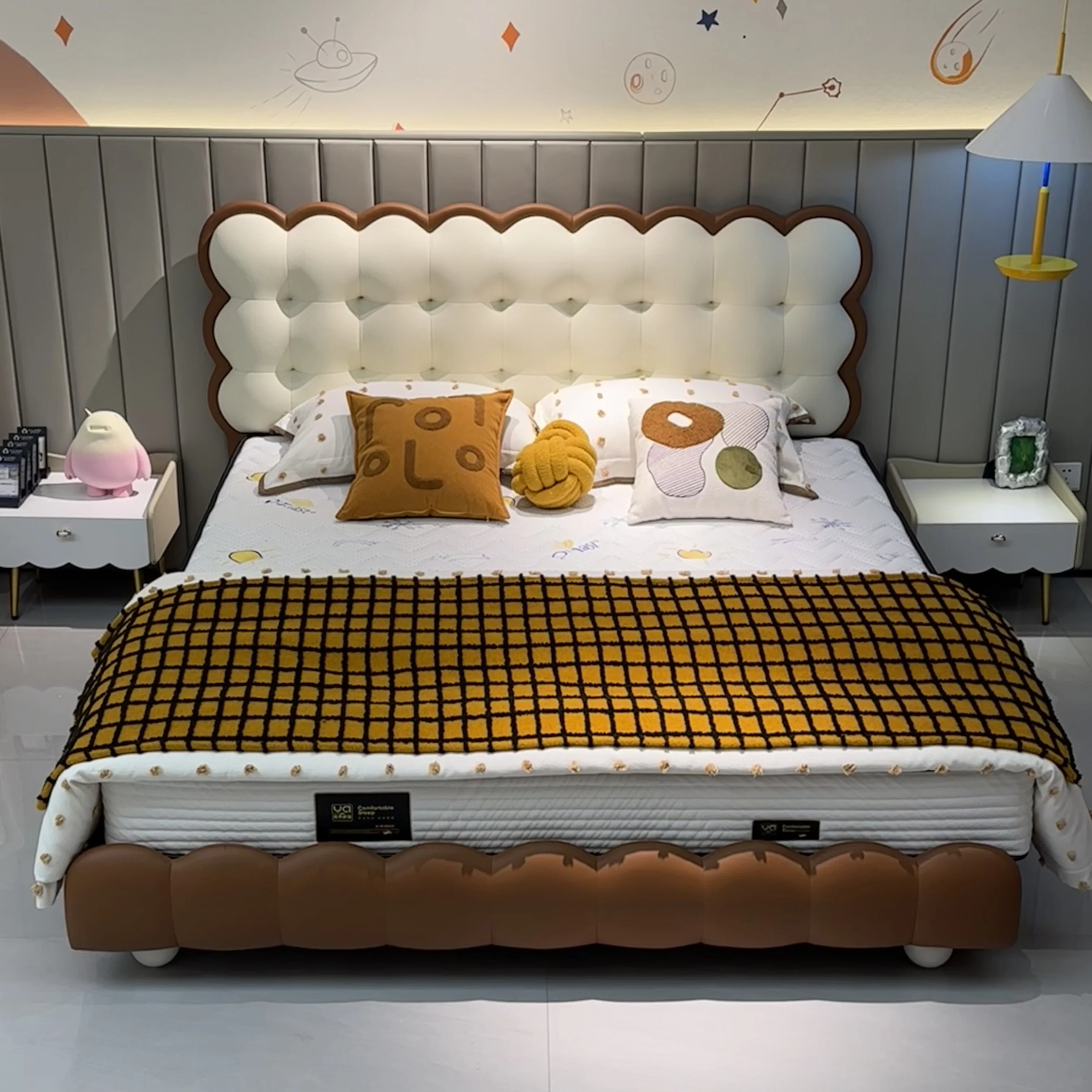 Modern King Size Soft Leather Bed with Solid Wood Frame Kids Bedroom Furniture Set for Girls & Children