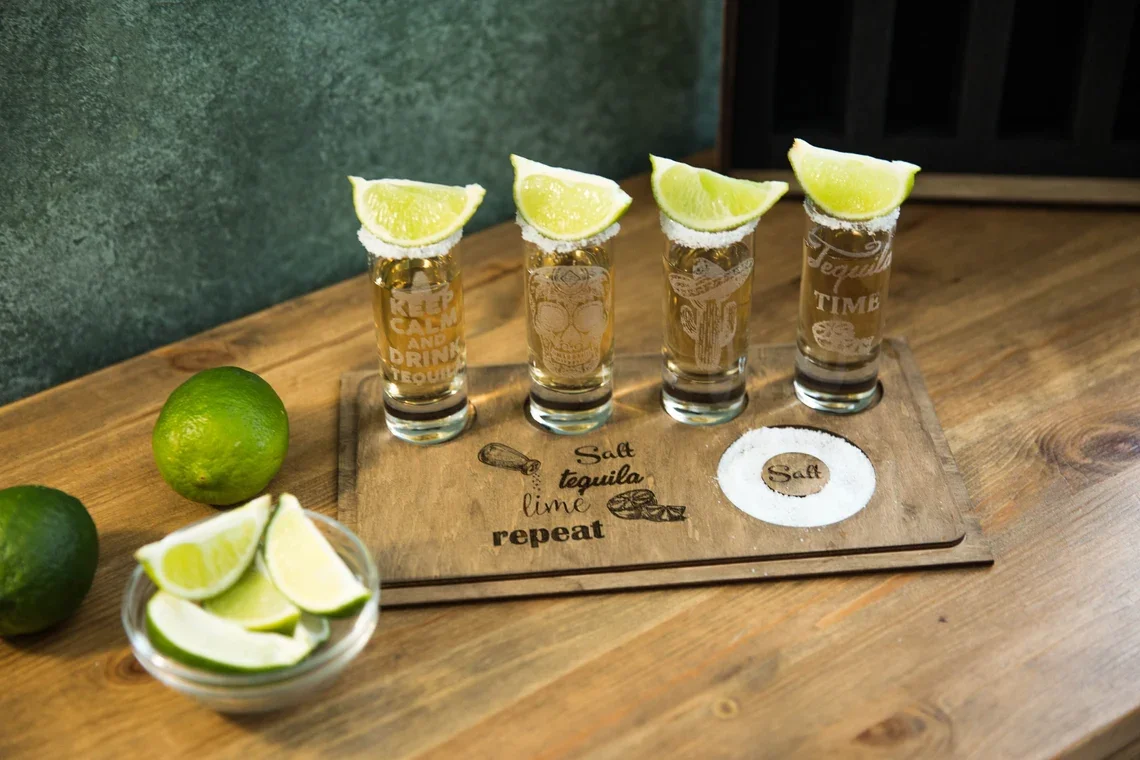 Christmas Wood Gift Glasses Box with Beer Flight Tray Party Wood Wine Glass Box Personalized Tequila Shot Glasses Tray