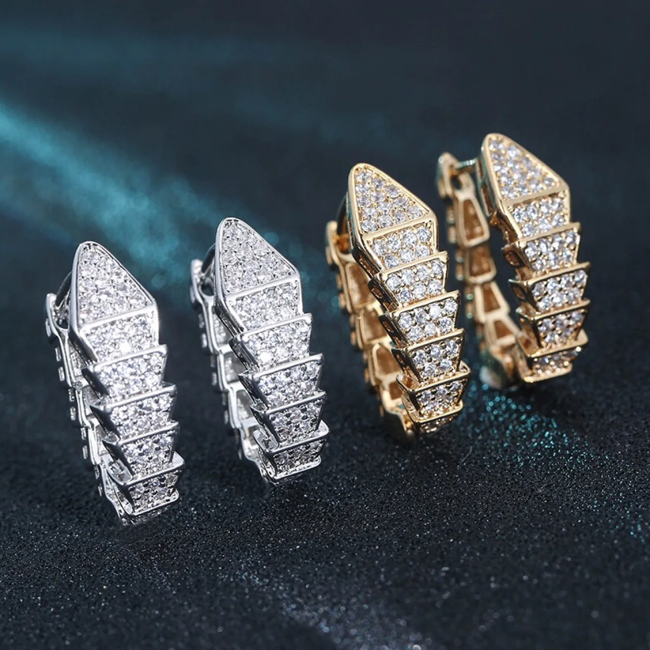 
Wholesale Fashion Temperament Snake Shape Earrings Zircon Beautiful Earrings Jewelry for Women 