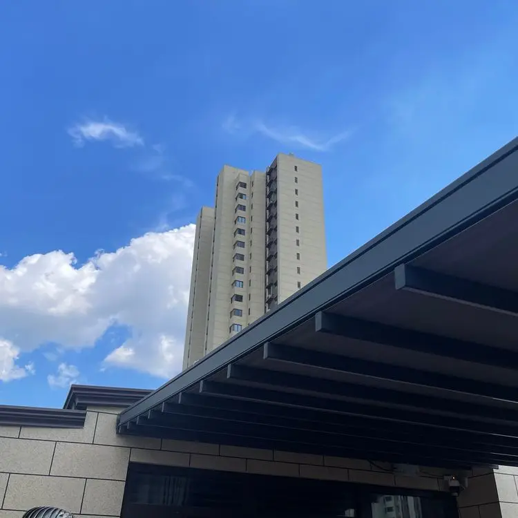 Wholesale prices folding camping chair with canopy outdoor beach chair with retractable upf 50  canopy sun visor cup holder