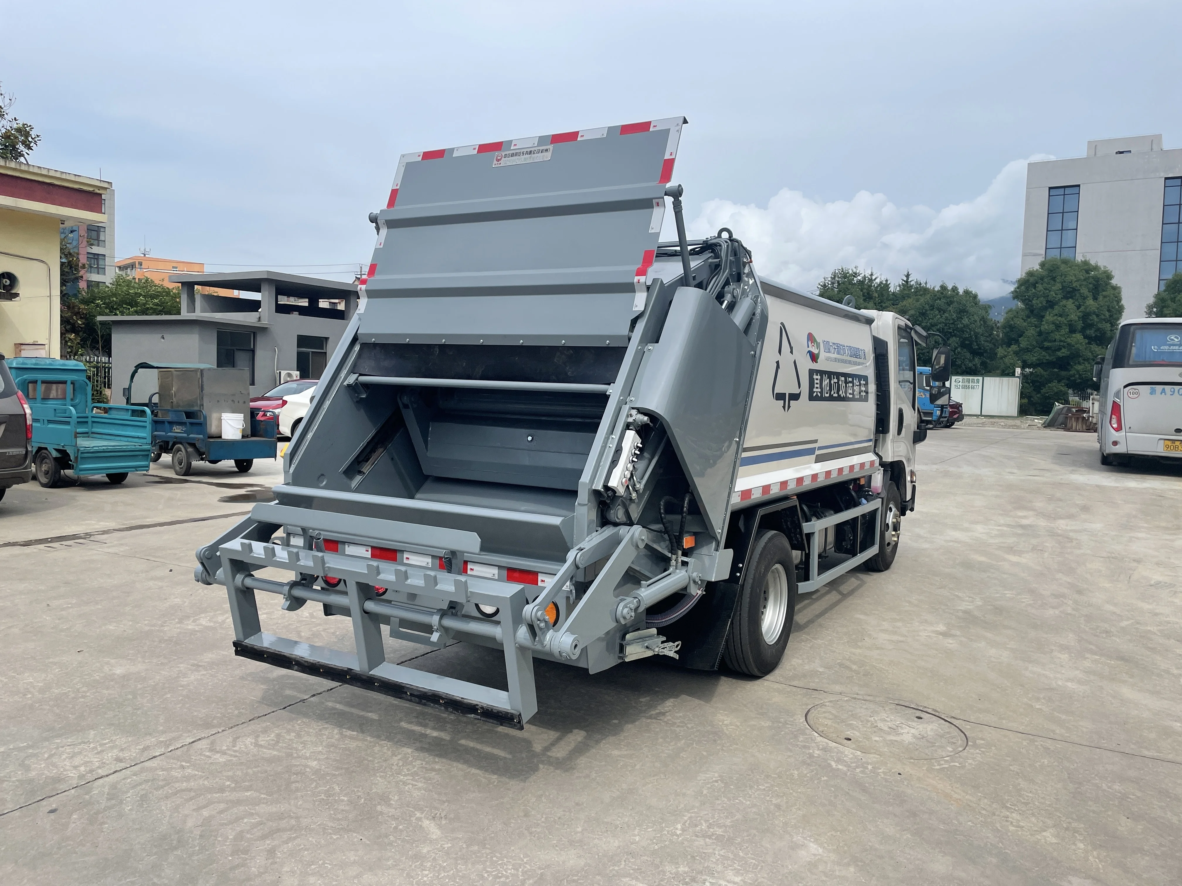 Hot selling items garbage compactor 4x2  compression vehicle garbage  collection vehicle
