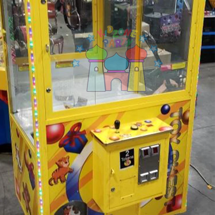 Large commercial coin operated small and medium-sized doll equipment toy claw crane machine