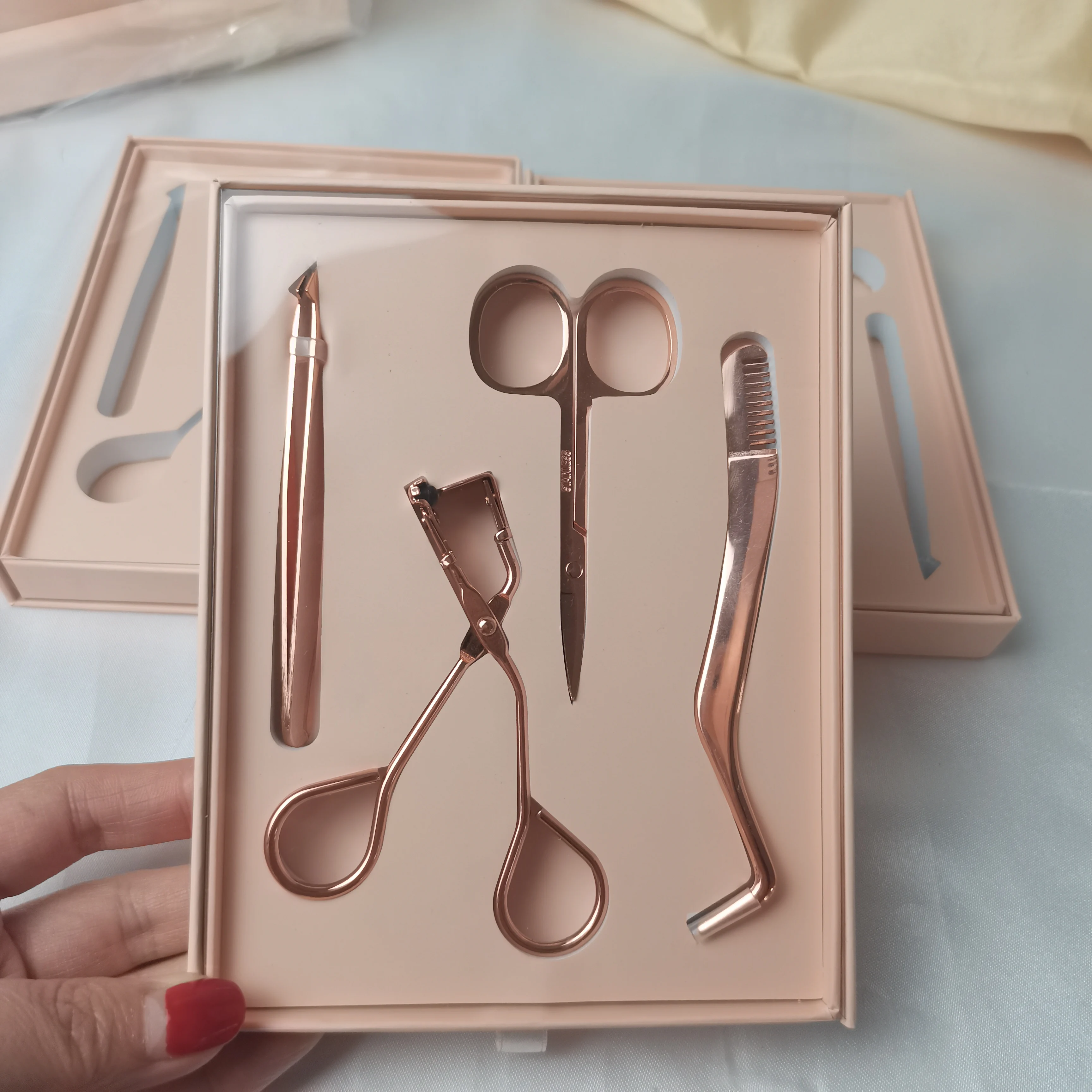 S2 инструменты для макияжа из розового золота щипцы для завивки ресниц Пинцет маленькие ножницы набор из четырех частей накладные ресницы и инструменты оптом