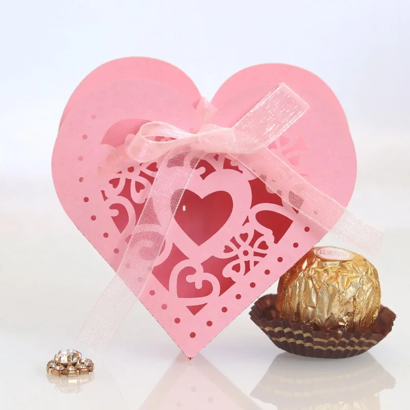 Подарочная коробка для конфет с лазерной резкой в форме сердца