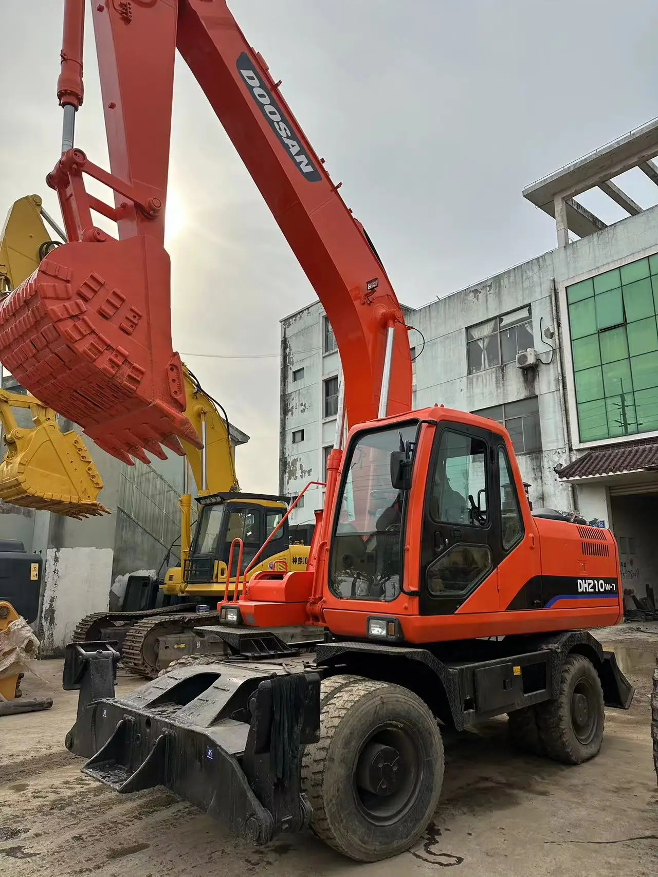 21 тонный использованный DOOSAN DH210W-7 DH215-7 DH215-9 колесный экскаватор с передовыми интеллектуальными технологиями управления