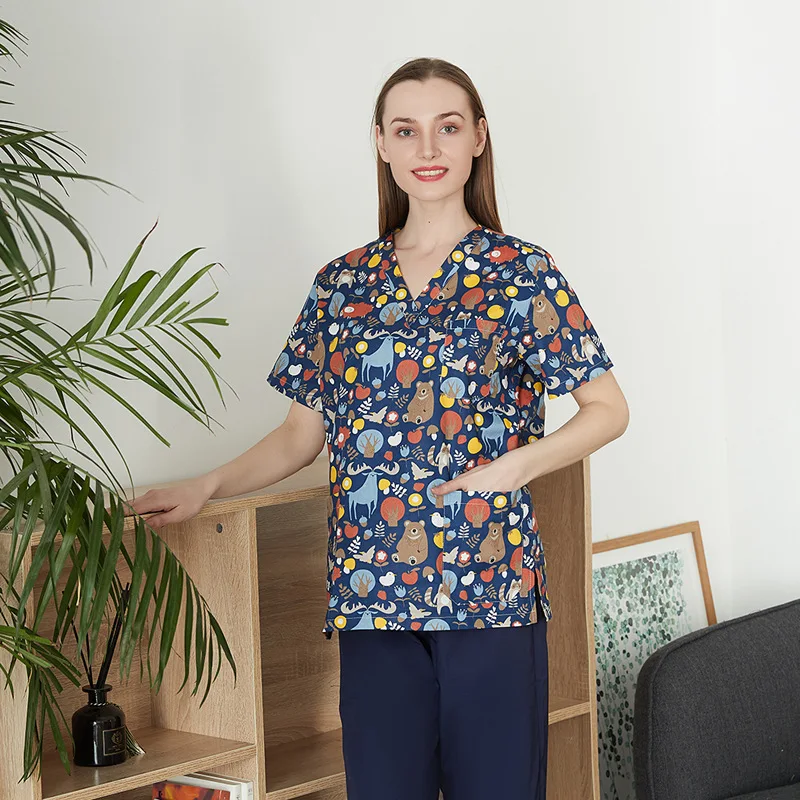 2024 Wholesale Stylish Lovely Printed Scrubs Top Shirt Nursing Uniform Set Medical Uniforms Women Scrub Sets
