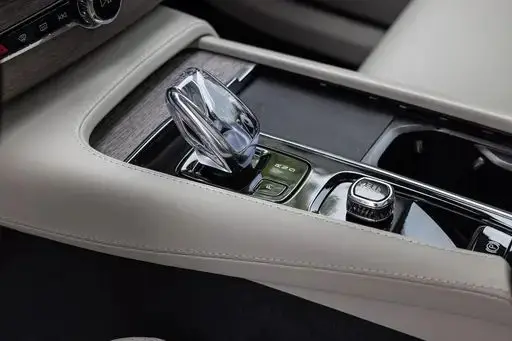 Volvo xc90 богатые активные и пассивные системы безопасности первый выбор для семей