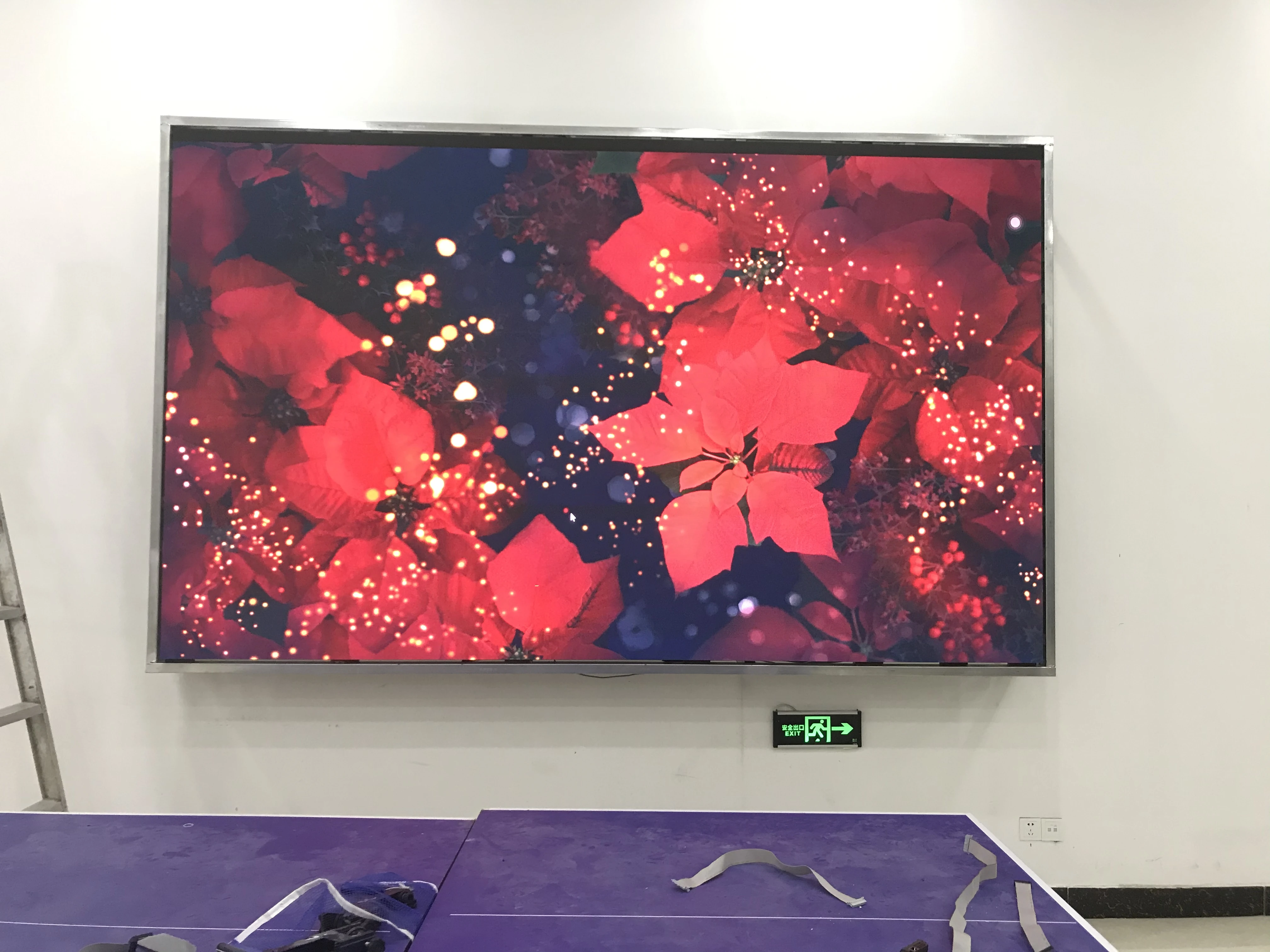 Unilumin заводская цена P1.25 Хорошее качество HD SMD1010 RGB полноцветный светодиодный видеорекламный щит для