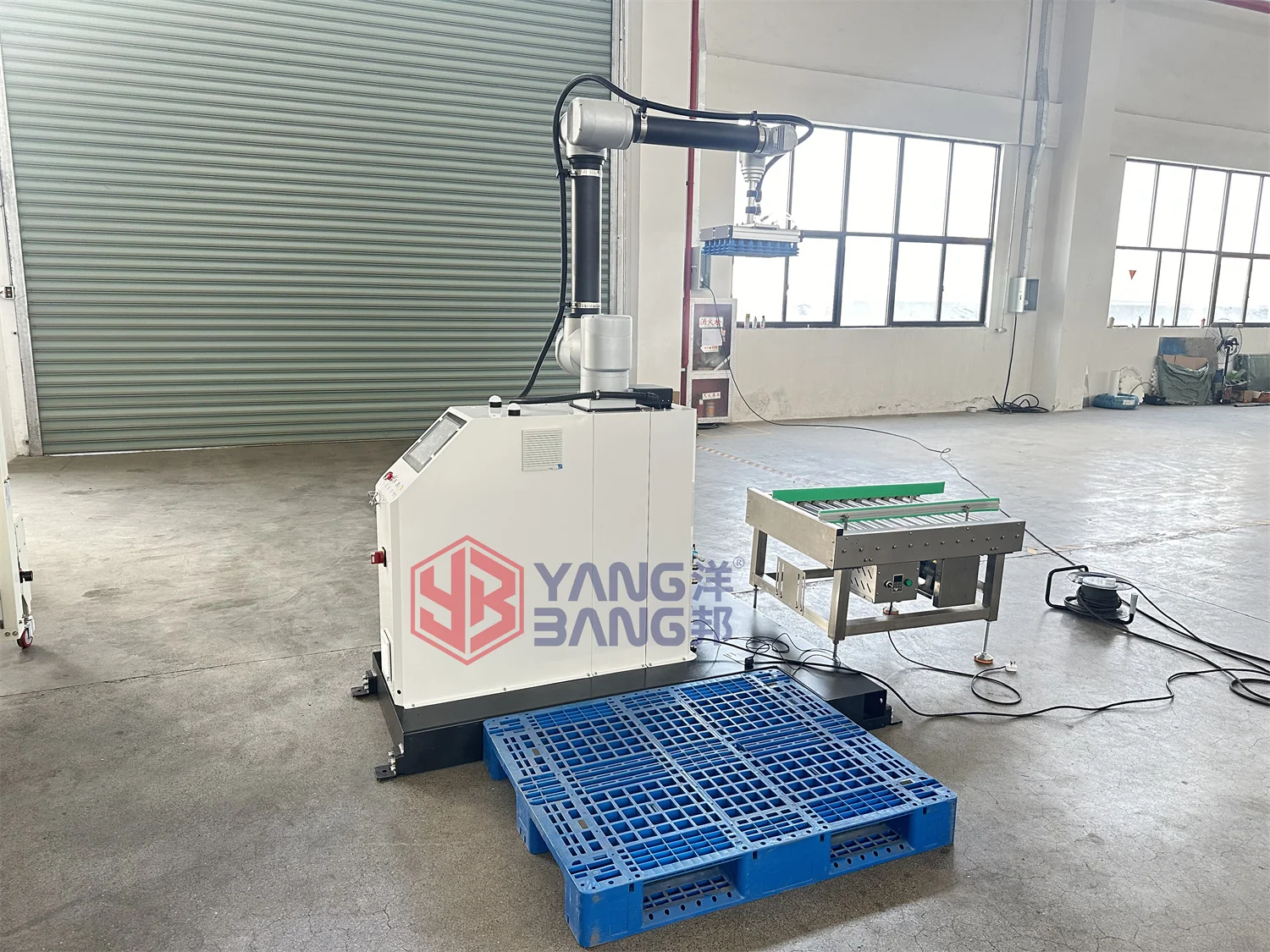 YB-MD16 Automatic Collaborative Robots Pelltizer Water Drink Bottles Robot Stacker Machine