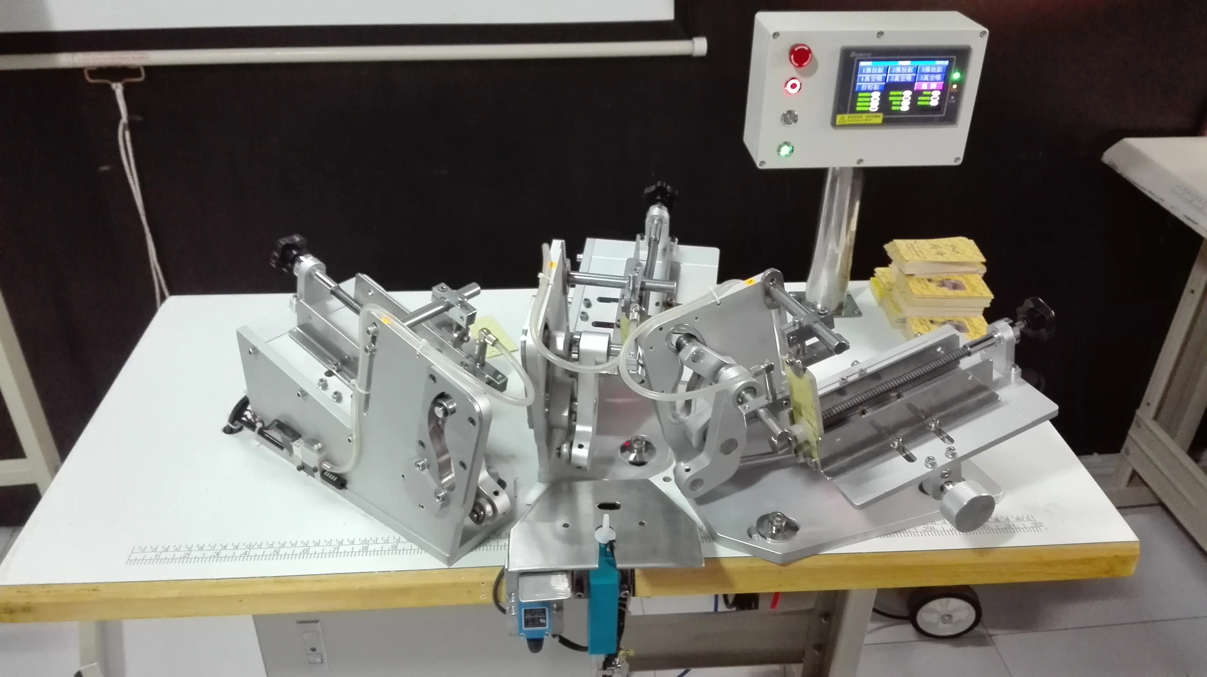 FM-703S Auto feeding label tagging machine