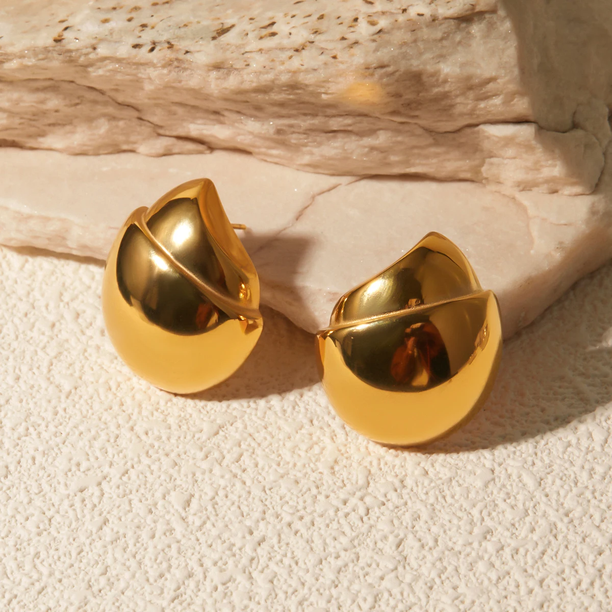 Женские серьги-гвоздики