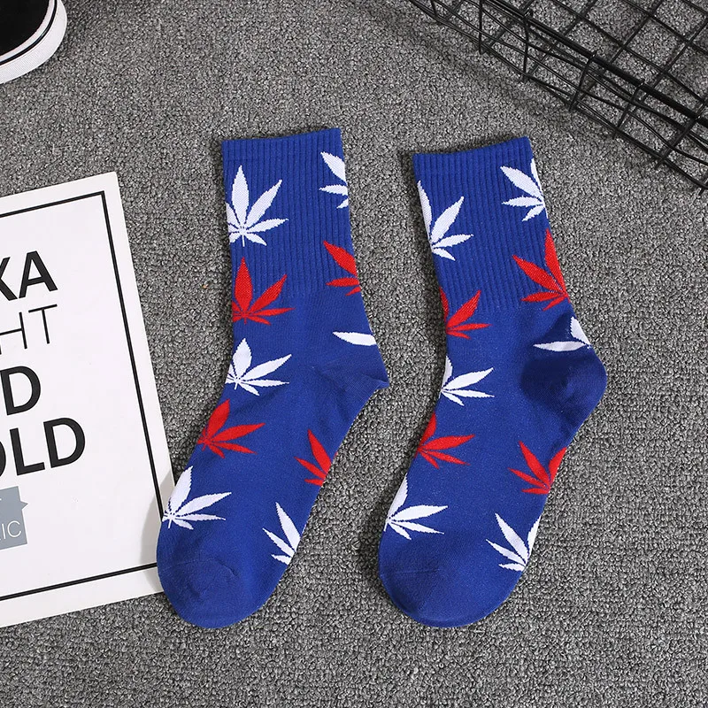 2022 New Arrivals Maple Leaf Weed Pattern Fashion Young Street Skateboarding Custom Cotton Socks Men