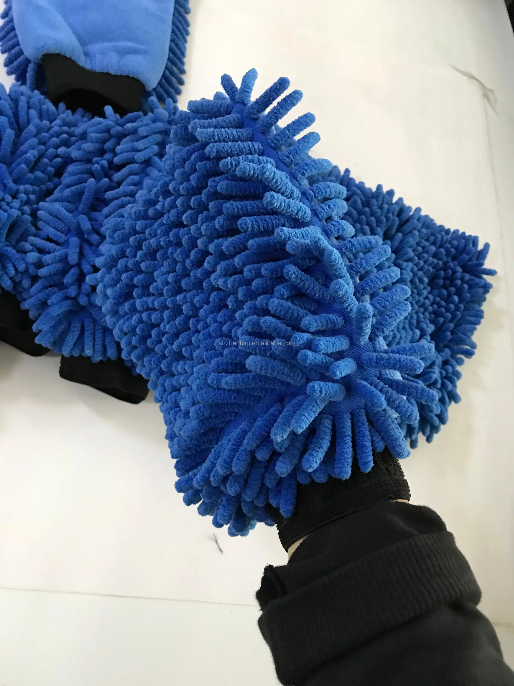 The Cyclone Ultra Wash Mitts/Microfiber Foam Padding/Scratch-Free/Lint-Free