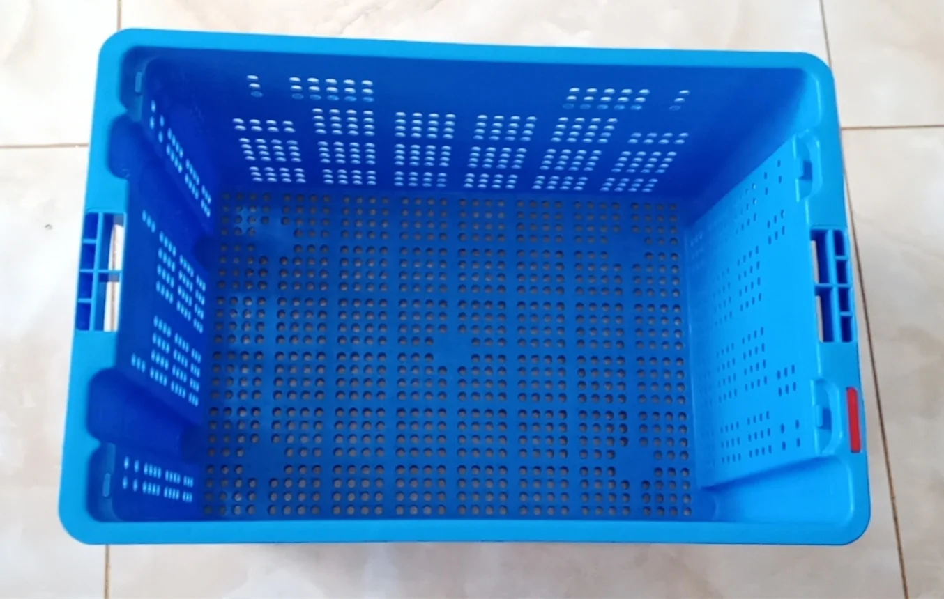 Plastic fruit crate vented stackable vegetable plastic crates