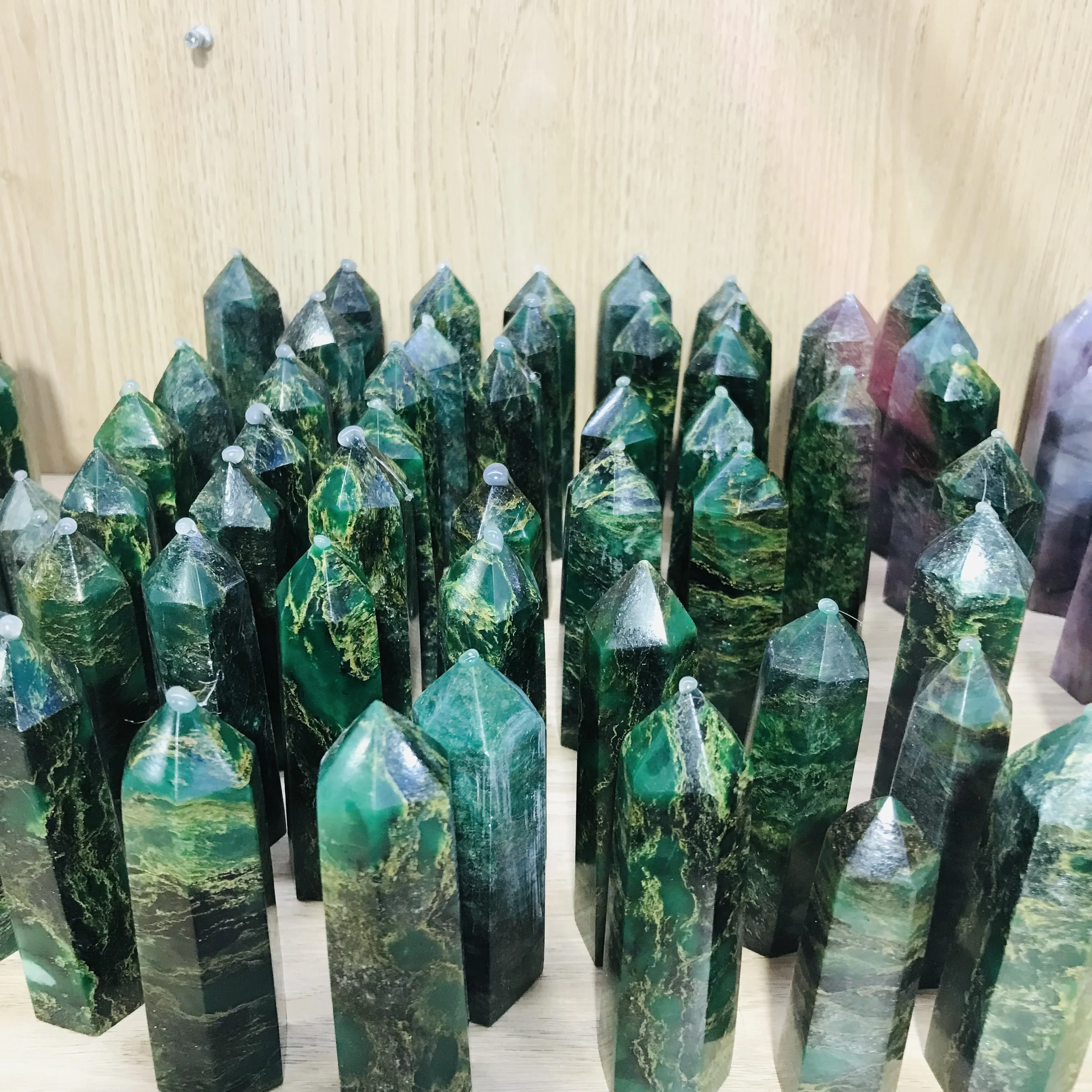 Wholesale natural crystal emerald wand point folk crafts crystal quartz tower for home decoration