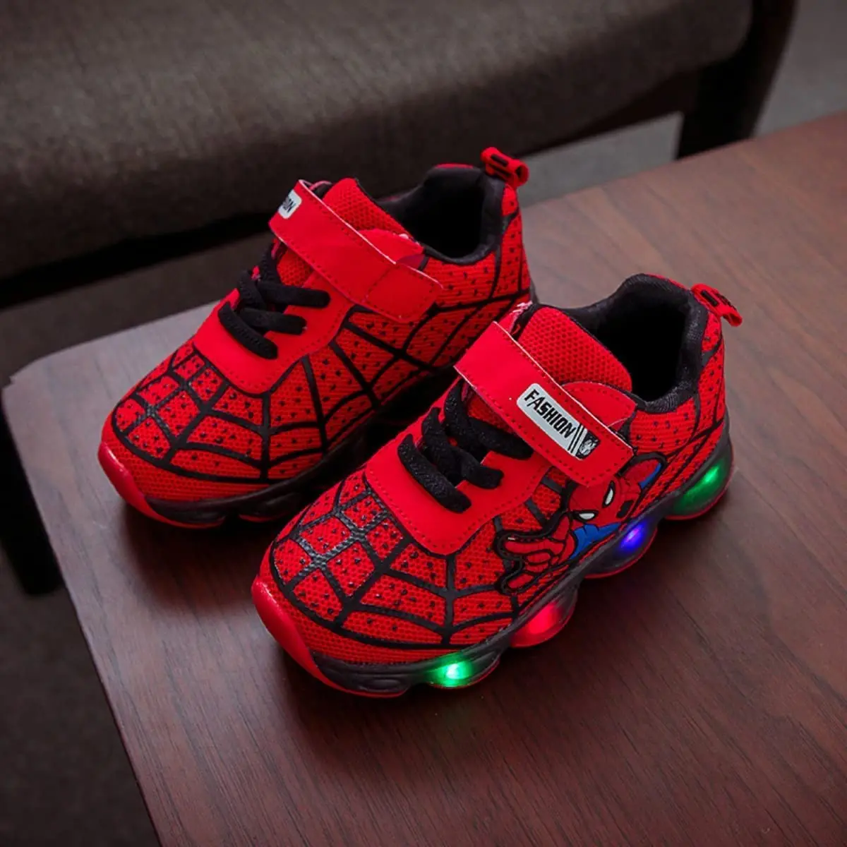 Hot Selling Designers Casual Running Flashing Light Up Led Children Sport Boy Girls Baby Kids Shoes Spider pattern Hero