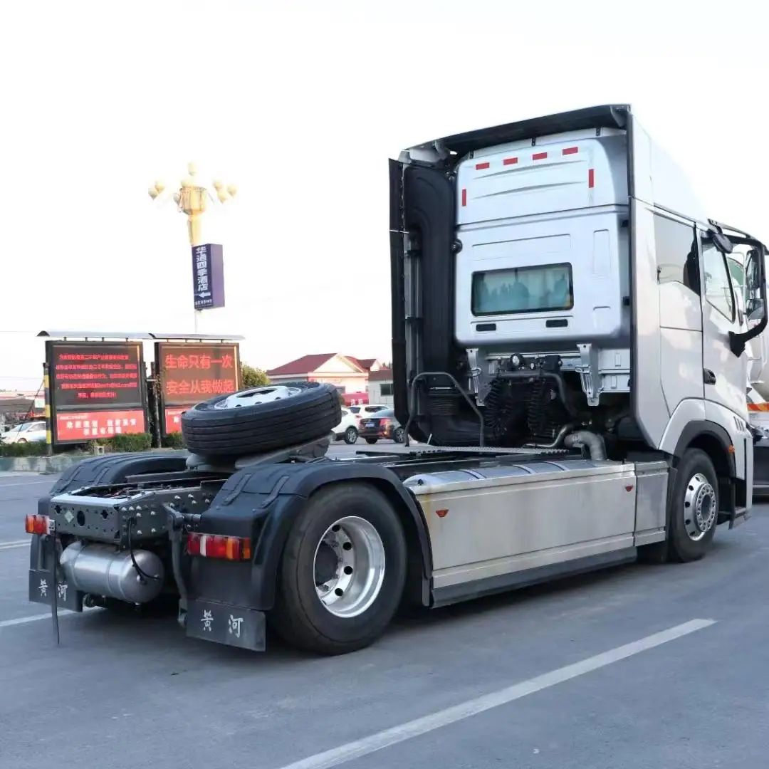 Heavy Duty X7 Tractor Truck Yellow River Euro 6 4x2 Drive Wheel New Condition Left Steering Heavy Truck
