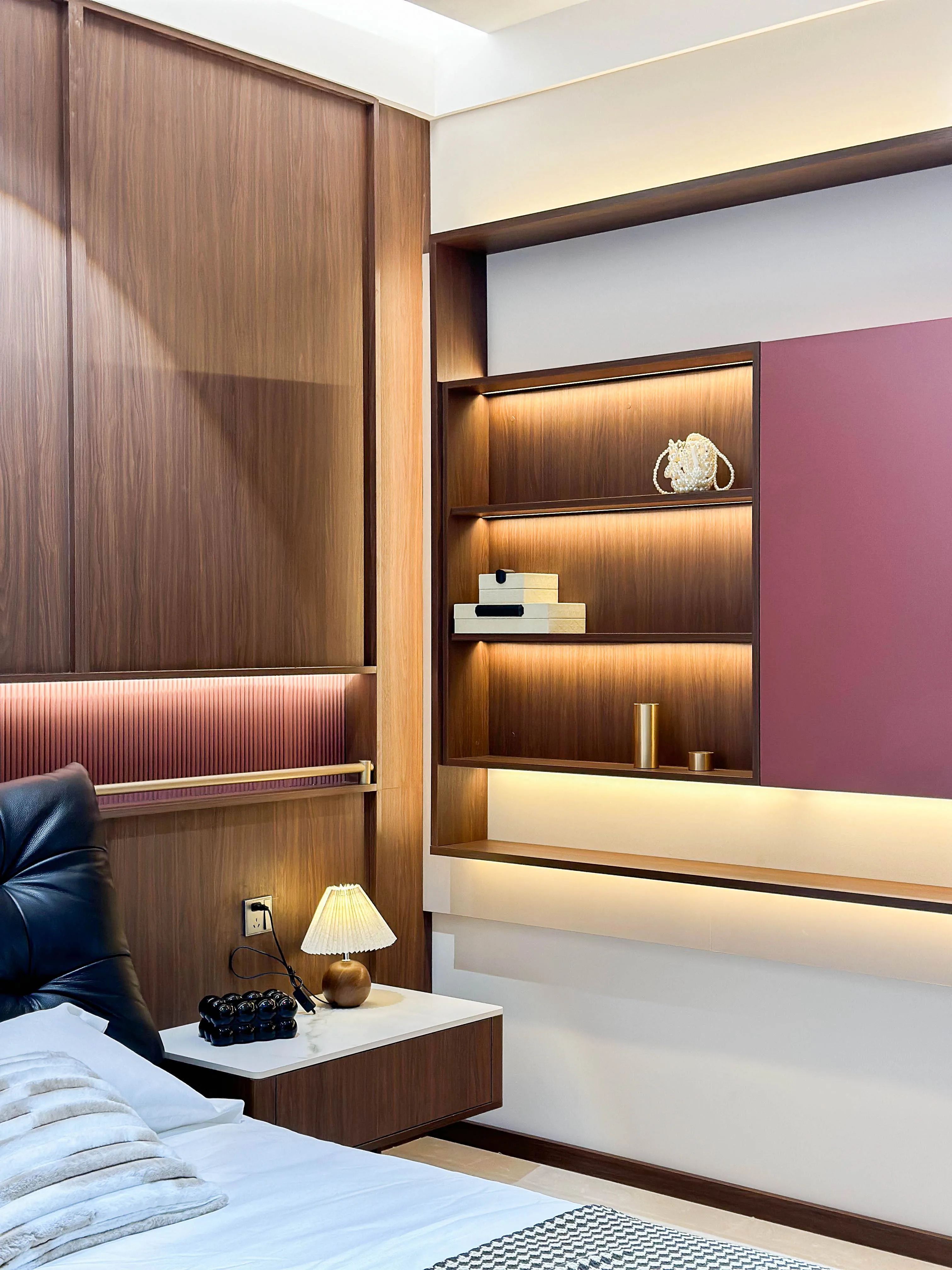 Bedroom home wardrobe large-sized customized furniture antique style wardrobe walnut color