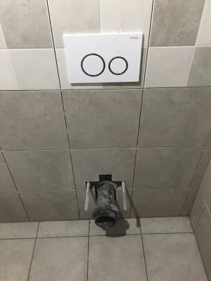 Пластиковый настенный резервуар для воды