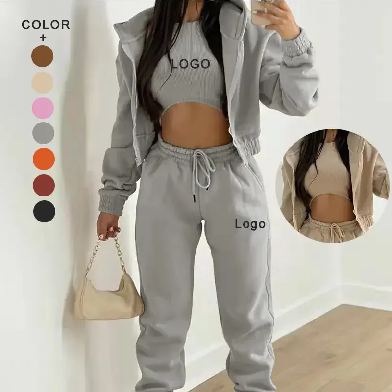 Женский спортивный костюм