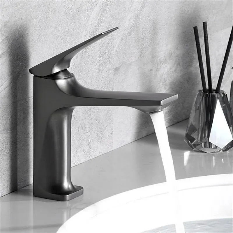 Bathroom Brass Core Sink Faucet Single Handle Deck Mounted Wash Basin Water Tap Hot And Cold Mixer Black Gold