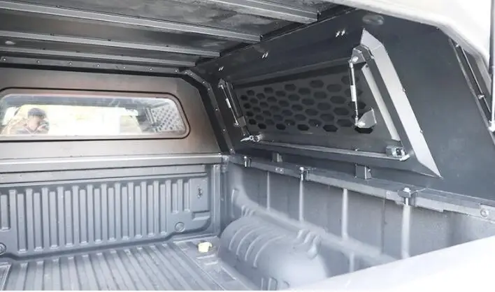 Hot Sale Customized Multi-functional Hard Tonneau Cover Pickup Bed Cover for Toyota Hilux Vigo