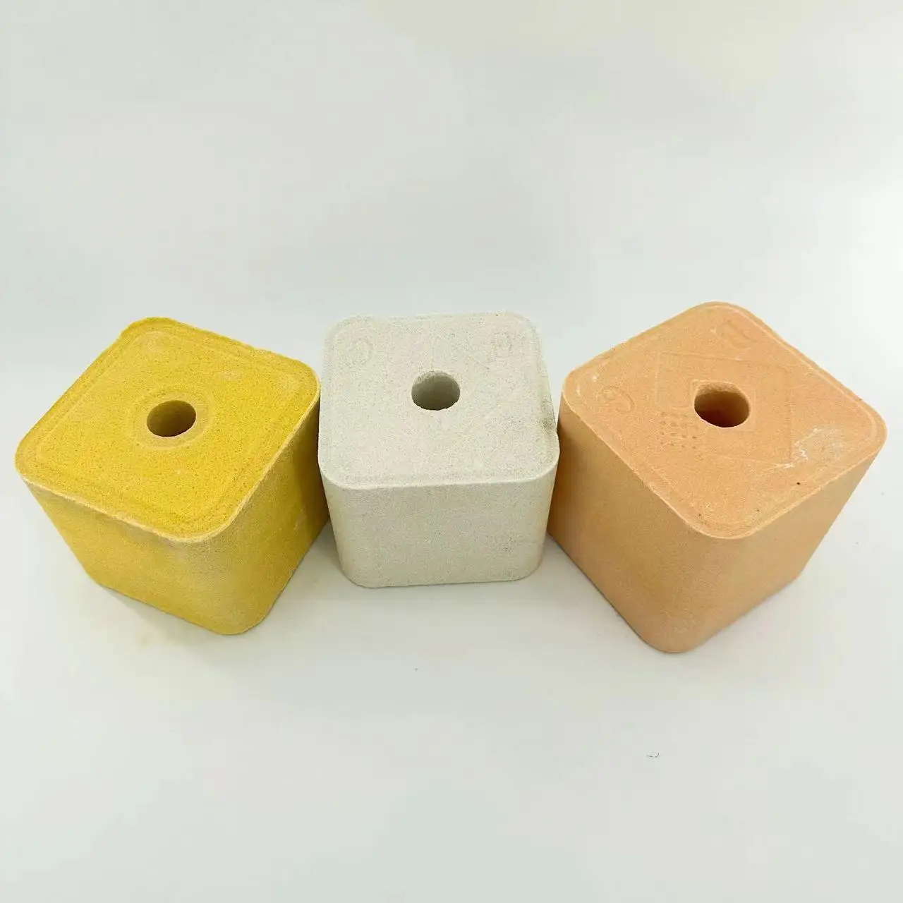 Salt Licks Feed Mineral Stone for Livestock Cattle Horse Camel Cow Sheep With Rope Himalayan Horse Licking Salt Cube