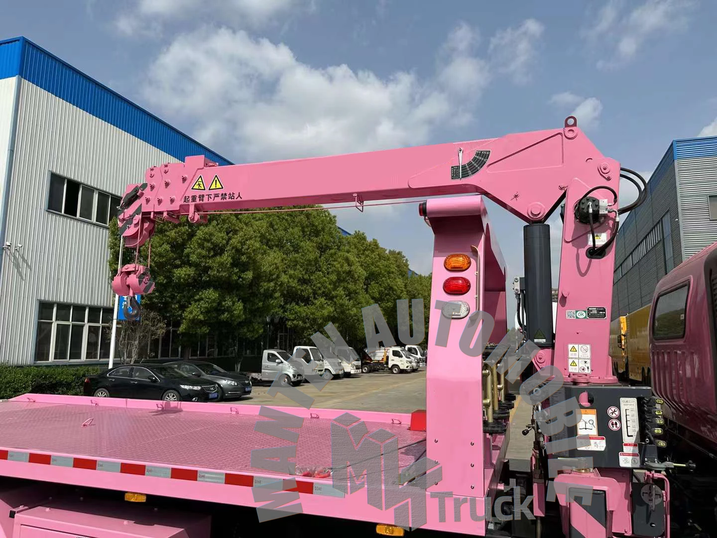 New Wrecker Tow Truck HOWO 4X2 Truck with Crane  5Ton Crane Flatbed Wreck Truck