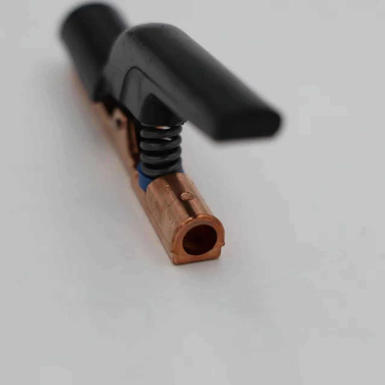 XL Direct Supply 300A 400A 500A 800A 1000A Japan Type DMC Material Brass lron Electrode Holder for Welding