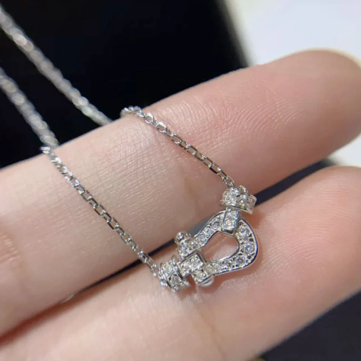 European and American popular horseshoe buckle necklace high-end micro-inlaid niche light luxury clavicle chain