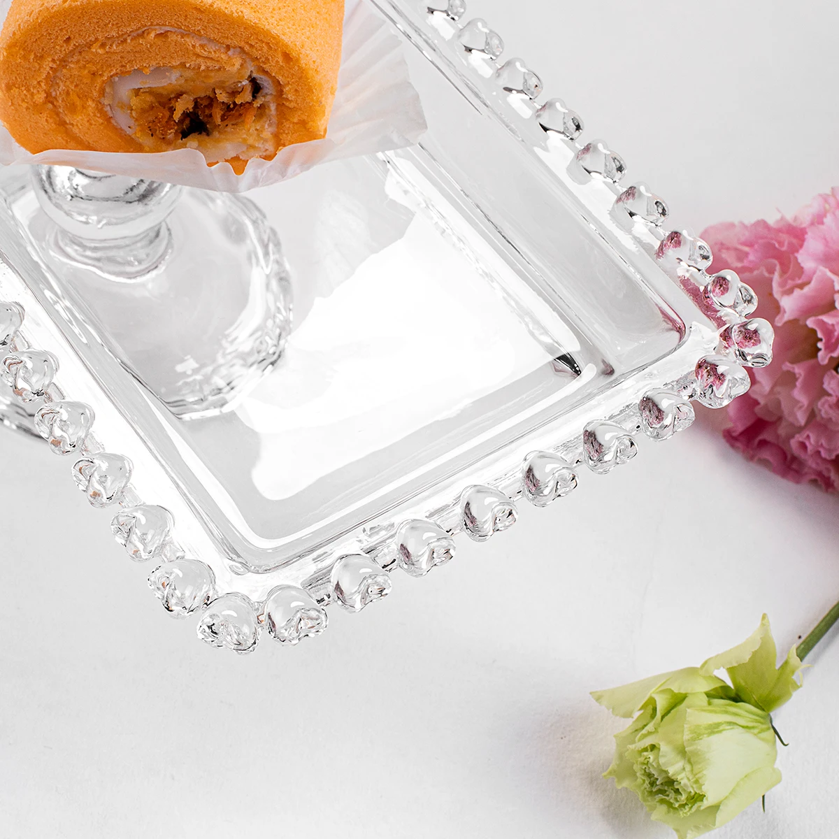 OEM/ODM Shape Heart Border Tableware And Kitchenware Exquisite Crystal Glass Fruit Bowl/Plate With Stand Glass Candy Dishes