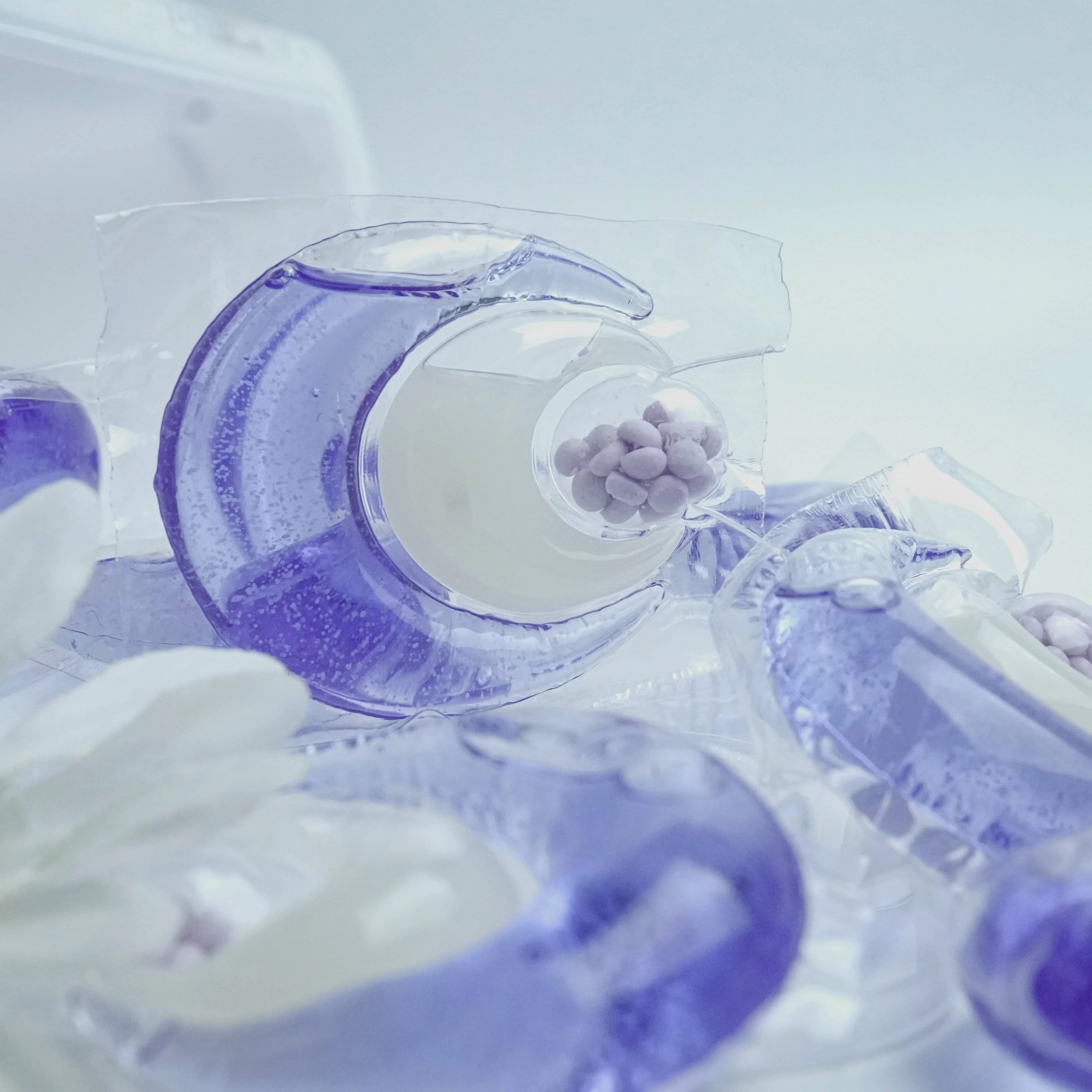 Multi-Action Laundry Gel with Long Lasting Fragrance Deep Cleaning Bacteria & Mite Removal Softening & Color Protecting Clothes